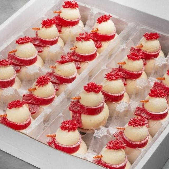 1 persoons sneeuwpoppetje: vanille ijs met meringue