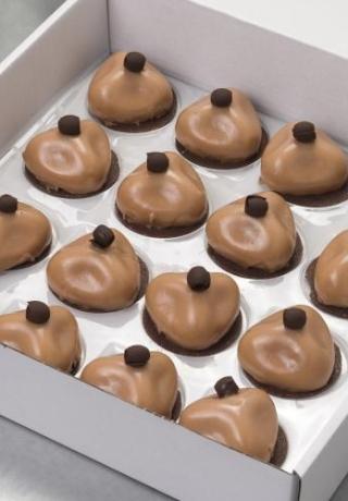 Knoop: melkchocolademousse met interieur van nougat crème