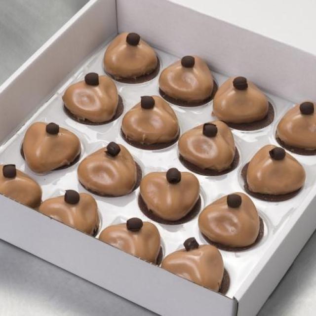 Knoop: melkchocolademousse met interieur van nougat crème