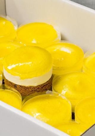 Lemon curd cheesecake