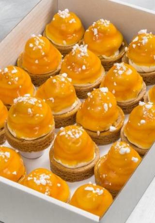 Mango taartjes met een bodem van sloffendeeg