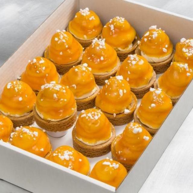 Mango taartjes met een bodem van sloffendeeg