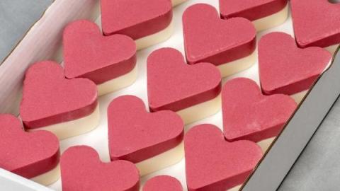 Hartjes ijs, witte chocolade en framboos