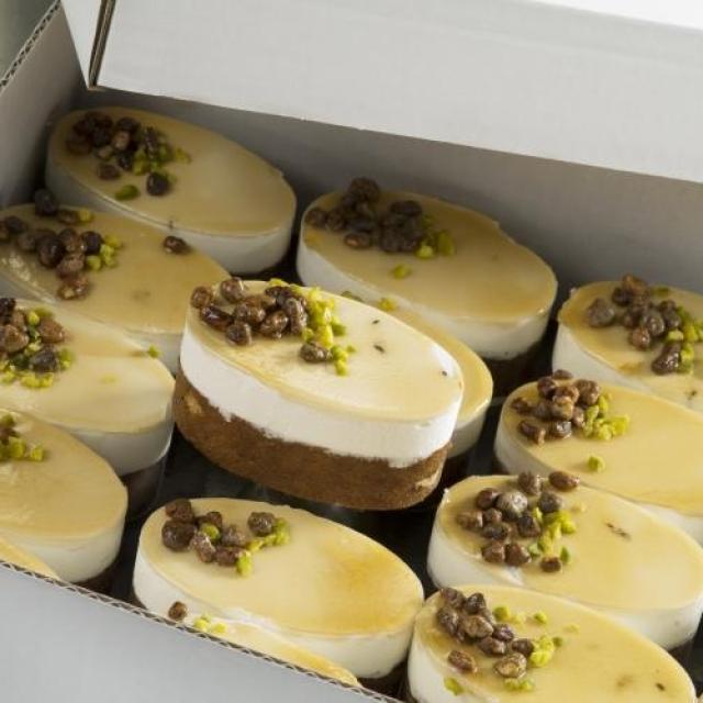 IJsdessert yoghurt honing pecannoten