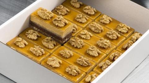 Appel caramel met walnoot en bodem van melkchocoladecrunch