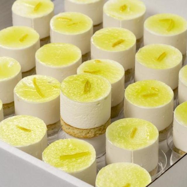 Bavarois dessert citroen met biscuitbodem