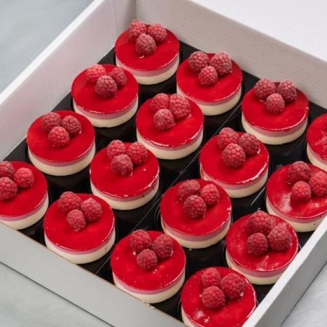 Rondje rood fruit met witte chocolade bavarois