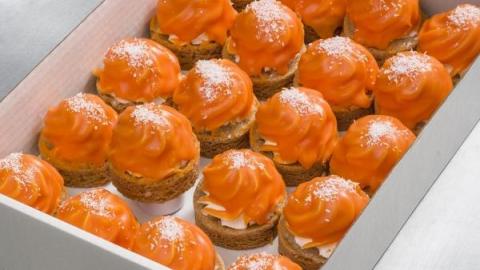 Sinaasappel cocos met een sloffendeegbodem