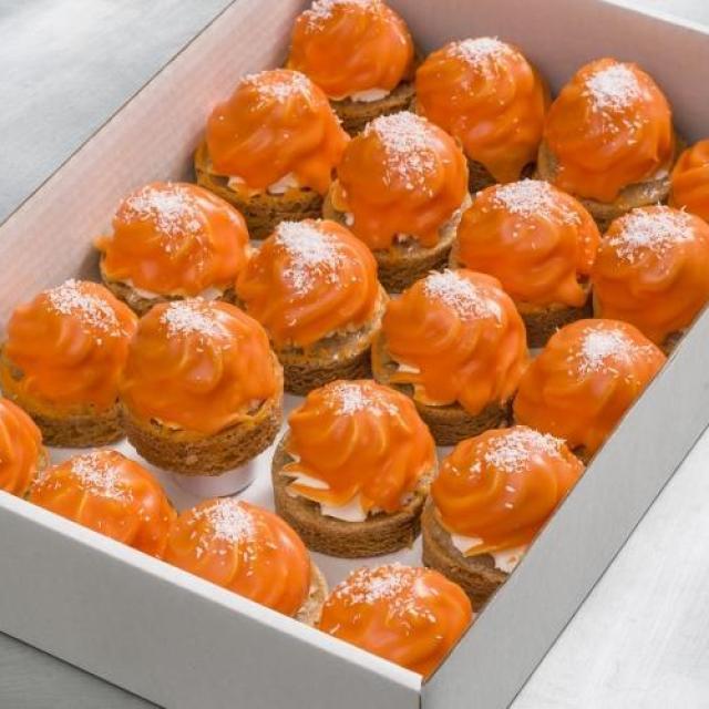 Sinaasappel cocos met een sloffendeegbodem