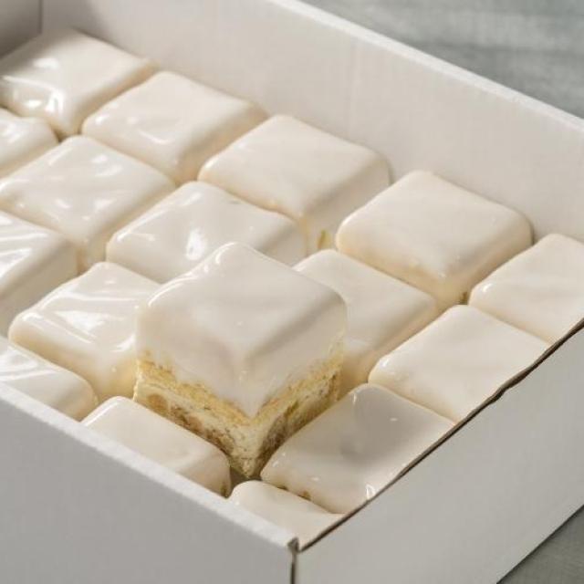 Petit four van cassata met fondant