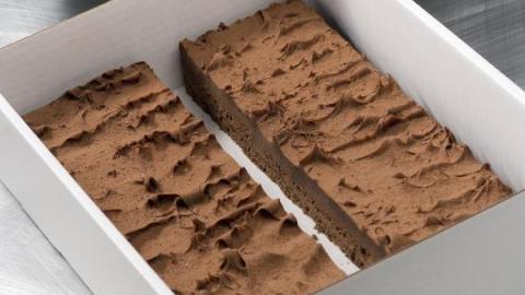 Longeur brownie, duo ganache, afgewerkt met cacao
