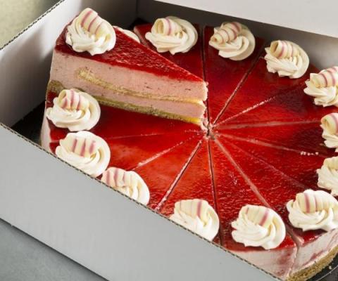 Taartpunten aardbei, een gebakken bodem van sloffendeeg, spijs en gele room