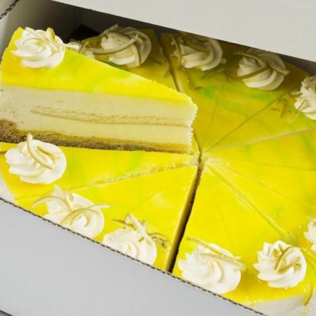 Taartpunten citroen lemon, een gebakken bodem van sloffendeeg, spijs en gele room