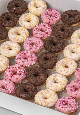 Mini-donuts in diverse kleur- en smaak afwerking, kan veranderen per seizoen, doorsnede 6 cm