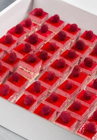 Petit four van framboos