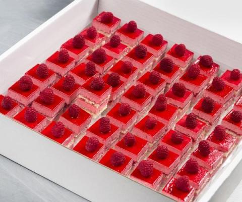 Petit four van framboos
